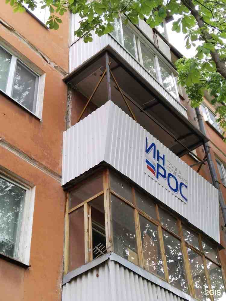 Балкон с выносом по подоконнику и остеклением