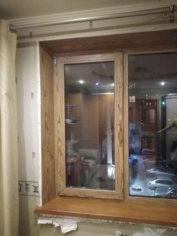 Установка окна с ламинацией под дерево