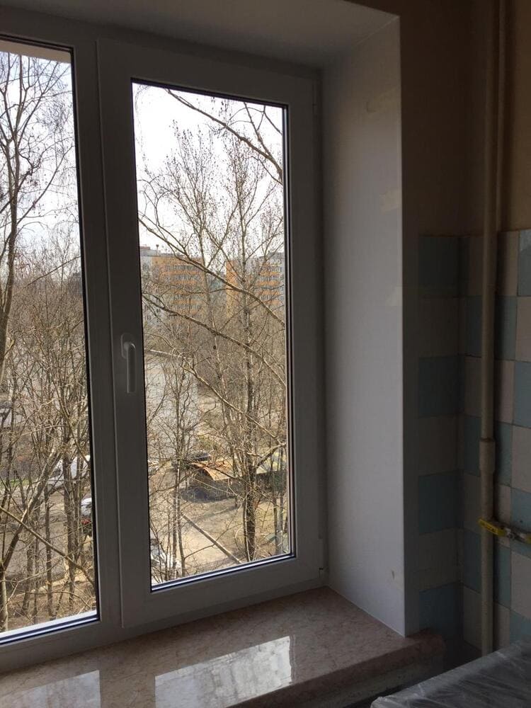 Установка пластикового окна с подоконником